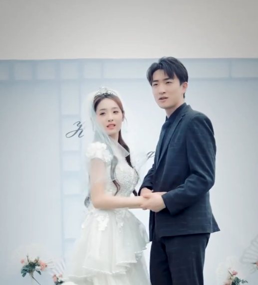 禁欲总裁的替嫁娇妻闪婚试爱暮总的天价影后